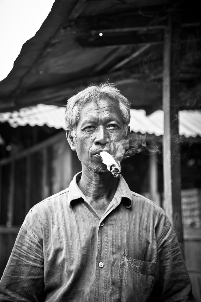 Indonesian who smokes